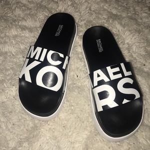 Micheal kors slides size 8